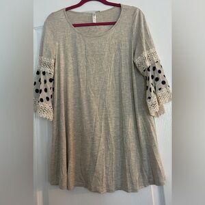 Women’s Tunic Size L Oatmeal with Lace Accents NWT